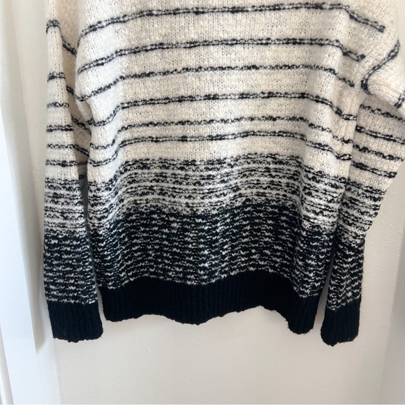 Vince Black/White Textured Wool Blend Crew Neck Sweater - Picture 11 of 11
